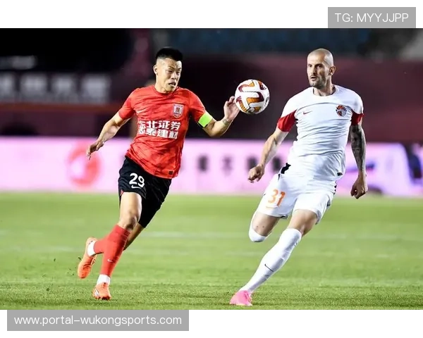 青岛西海岸vs长春亚泰：无压力对决练兵为主